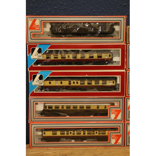 145 - Lima OO gauge model railway to include 205132 diesel rail car No22 brown and cream, 205117 0-6-0 tan... 