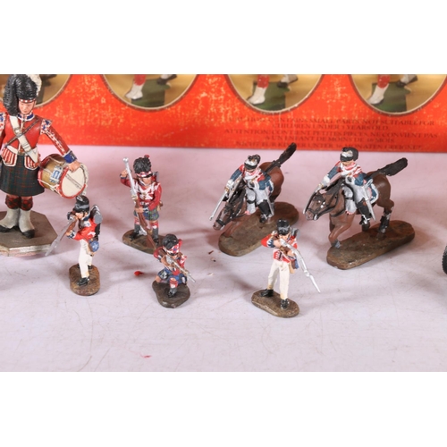 157 - Britains 7245 Gordon Highlanders set boxed, a white metal figure of a Scots Guard, Britains Deetail,... 