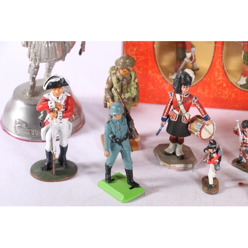 157 - Britains 7245 Gordon Highlanders set boxed, a white metal figure of a Scots Guard, Britains Deetail,... 