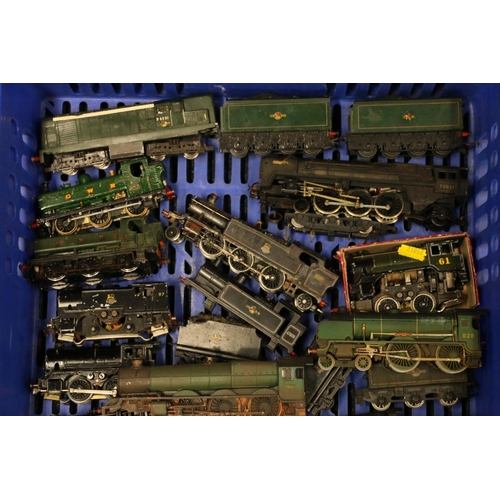 160 - OO gauge model railway locomotives to include Mainline 0-6-0 saddle tank locomotive 9792 GWR, Airfix... 