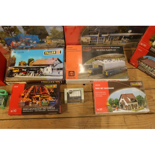 165 - OO gauge model railway model kits by Faller of Germany to include 130482 Aral Filling Station sealed... 