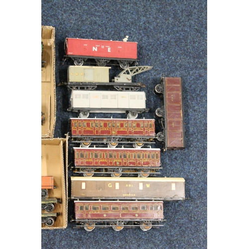 115 - O gauge model railways rolling stock including Bassett Lowke LNER 35 Tons Flatrol, Bassett Lowke 10 ... 