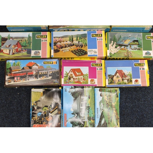 133 - OO gauge HO scale model railway model kits including B960 Lowenbraurei, B103 Schonblick station, B28... 