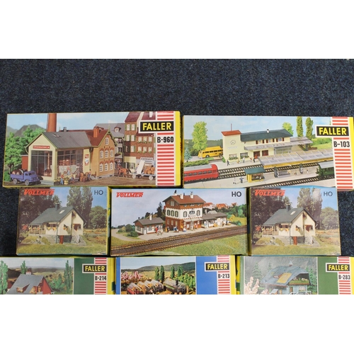 133 - OO gauge HO scale model railway model kits including B960 Lowenbraurei, B103 Schonblick station, B28... 