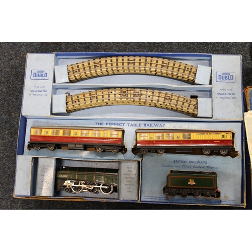 156 - Hornby Dublo EDP11 Silver King Passenger Train Set, 3 rail with 4-6-2 Silver King tender locomotive ... 