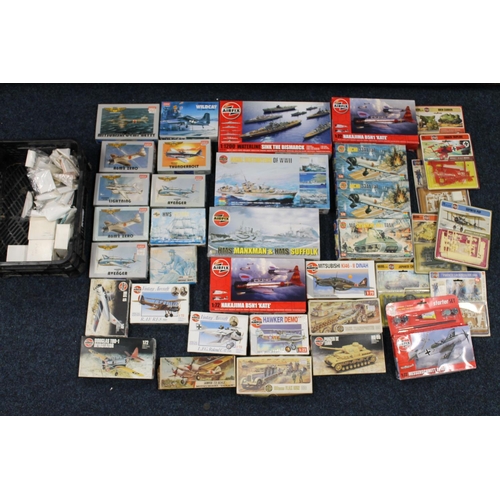 172 - Airfix model kits to include 05204 Naval Destroyers of WWII, 04214 HMS Manxman & HMS Suffolk, A5... 