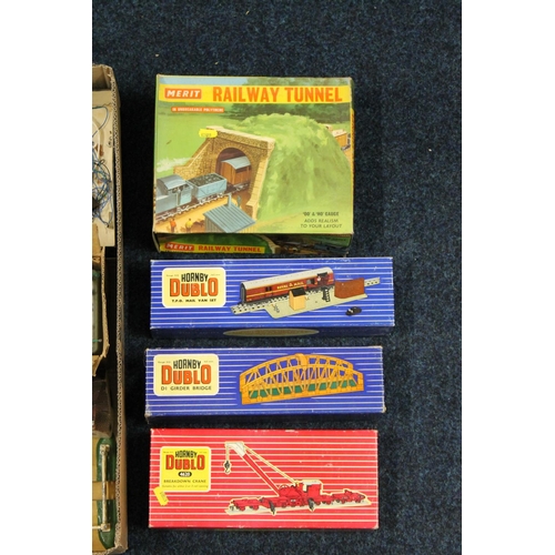 29 - Hornby Dublo OO gauge model railways 4620 Breakdown Crane boxed, D1 Girder Bridge boxed, TPO Mail Va... 