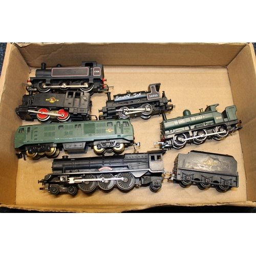 141 - OO gauge model railway including Triang 4-6-2 Princess Victoria tender locomotive 46205 BR black, Ho... 