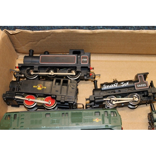 141 - OO gauge model railway including Triang 4-6-2 Princess Victoria tender locomotive 46205 BR black, Ho... 