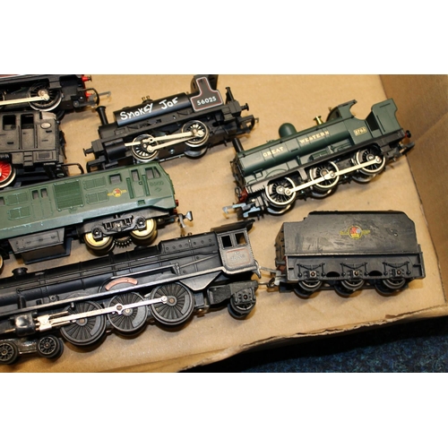 141 - OO gauge model railway including Triang 4-6-2 Princess Victoria tender locomotive 46205 BR black, Ho... 