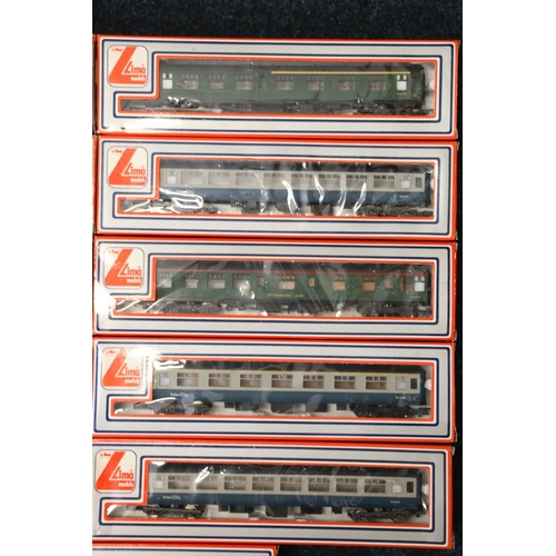 206 - Lima Models OO gauge model railway including City of London diesel locomotive 87005 BR blue, coaches... 