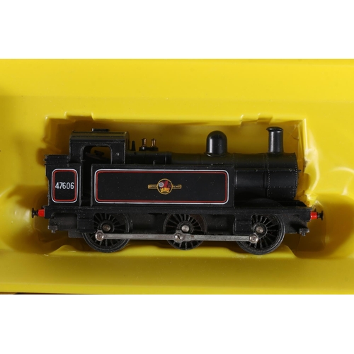 207 - OO gauge model railway locomotives to include R052 0-6-0 tank locomotive 47606 BR black, Airfix 5410... 