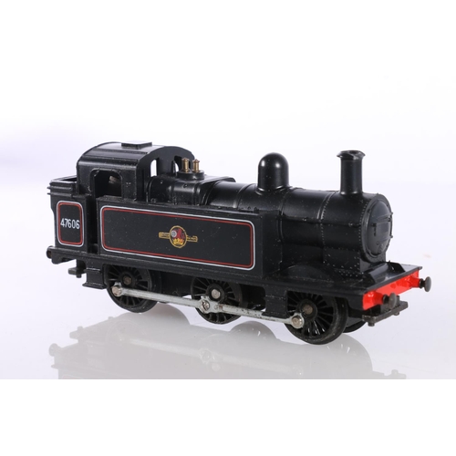 207 - OO gauge model railway locomotives to include R052 0-6-0 tank locomotive 47606 BR black, Airfix 5410... 