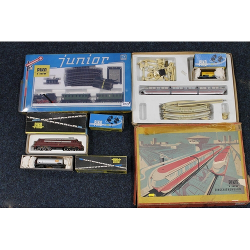 203 - Piko Modellbahn OO gauge electric train set with 0-4-0 locomotive etc. boxed, a 6002 diesel locomoti... 