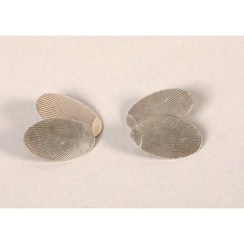 66 - Pair of silver cufflinks, 6.9g.