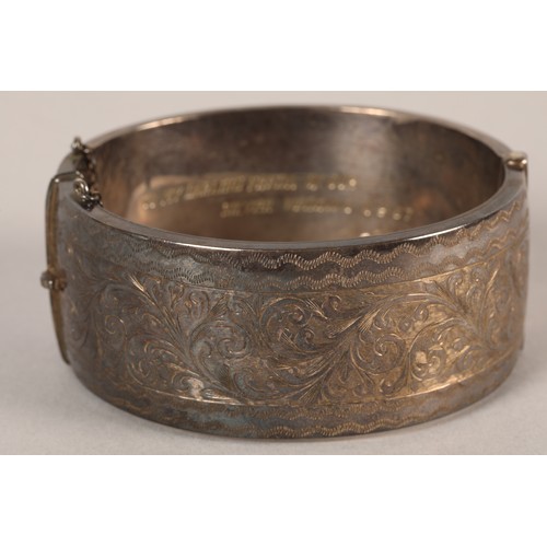 89 - Silver bracelet with engraving, 'To My Darling Frieda On Our Silver Wedding 6.9.67', 49.4g.