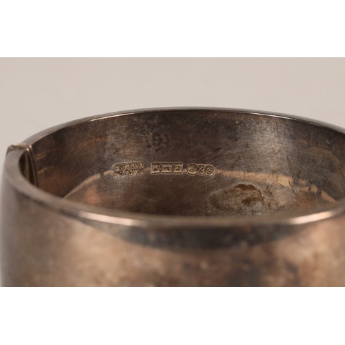 89 - Silver bracelet with engraving, 'To My Darling Frieda On Our Silver Wedding 6.9.67', 49.4g.