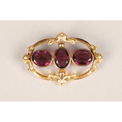 65A - Ladies Victorian gem set brooch