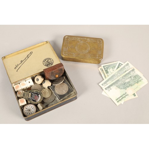 109 - Miscellaneous ephemera to include Swiss army knife, razors, RBS £1 notes, dice, cigarette case... 