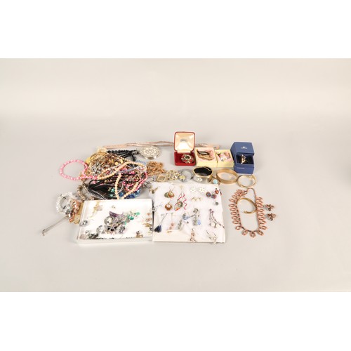 112 - Large quantity of costume jewellery to include necklaces, earrings, etc