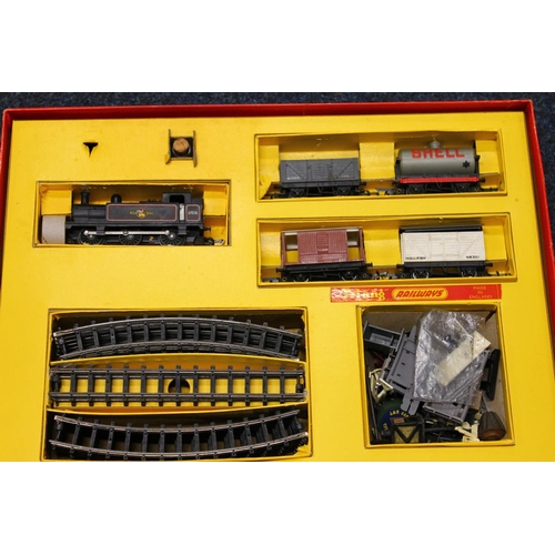 191 - Triang OO gauge model railway including R3E electric train set with 0-6-0 tank locomotive 47606 BR b... 