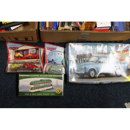 201 - Vast collection of diecast model vehicles to include Welly, Amercom, Maisto, Polistil, Politoys, Mat... 