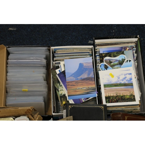 436 - Collection of over 1000 postcards held in multiple albums including an album of 300 Valentines Scott... 