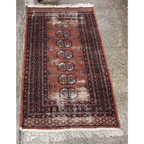 527 - |Patterned rug(worn)