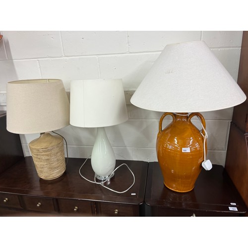 566 - Four assorted table lamps