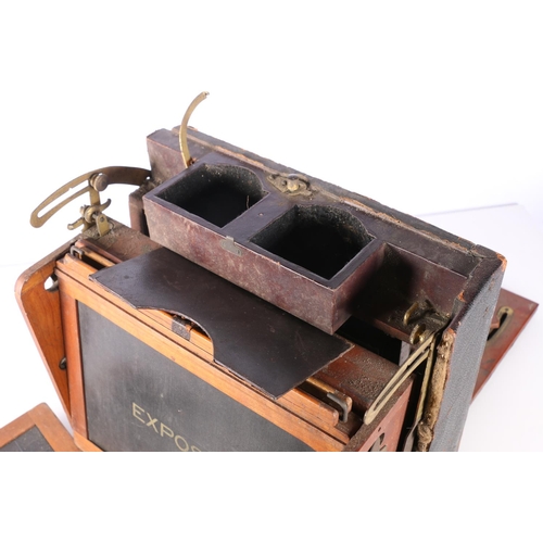 395 - Early 20th century wooden late camera body. 