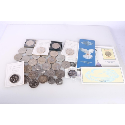 690 - UNITED KINGDOM Queen Elizabeth II five pound coins including 1990 x3, 1999 x8, 2000 x3, 2001 x4, 200... 