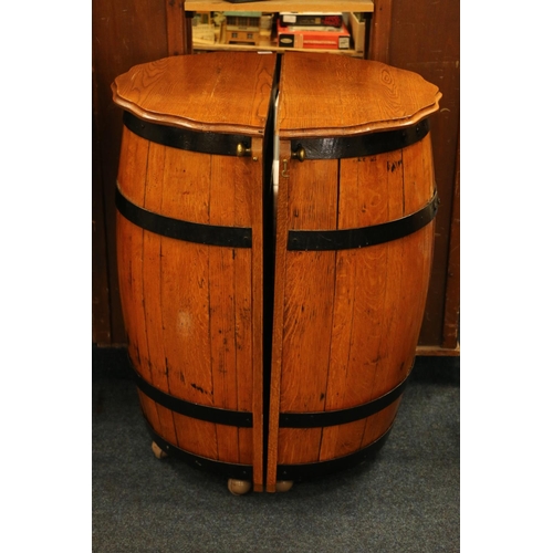 391 - Whisky bar made from a whisky barrel, 97cm tall.