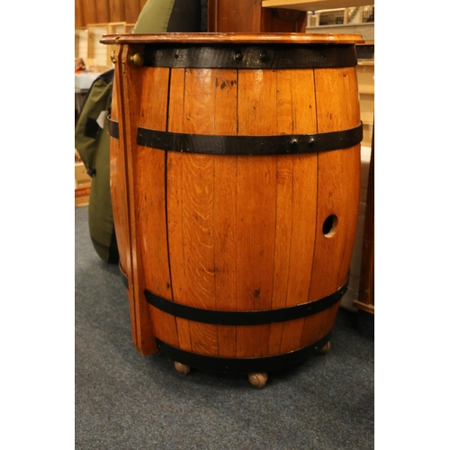 391 - Whisky bar made from a whisky barrel, 97cm tall.