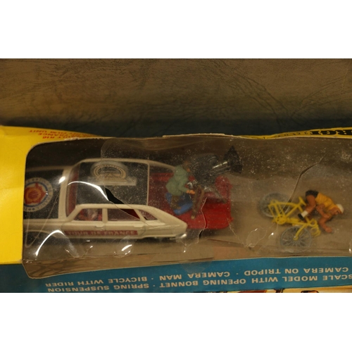 230 - Corgi Toys Gift Set 6 Cooper-Maserati racing set, which includes a 490 VW Breakdown Truck and a Coop... 