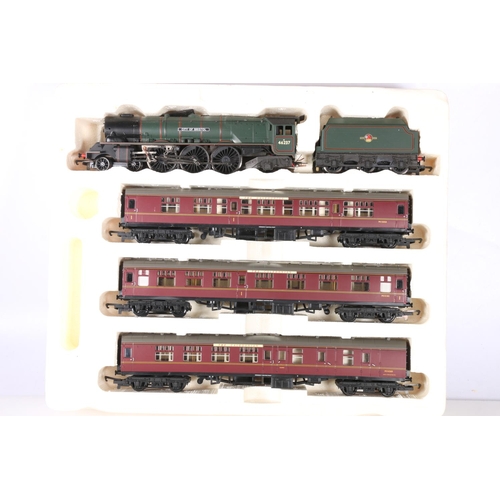 275 - Hornby OO gauge model railway R2112  The Caledonian limited edition train pack with 4-6-2 City ... 