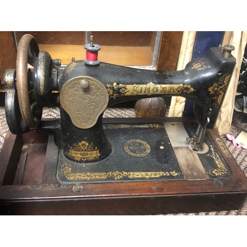 432 - Singer sewing machine