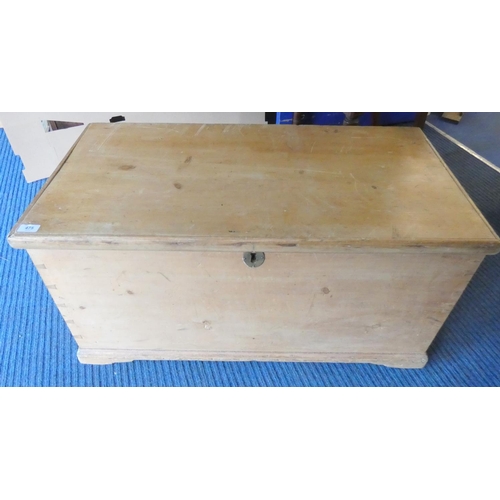 475 - Antique pine bedding box.