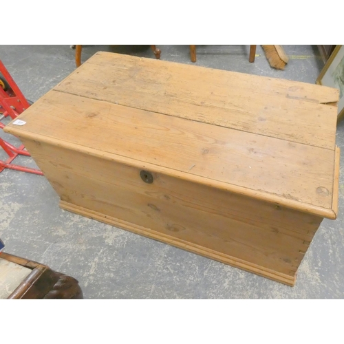 477 - Large antique pine bedding box. 99cm wide.