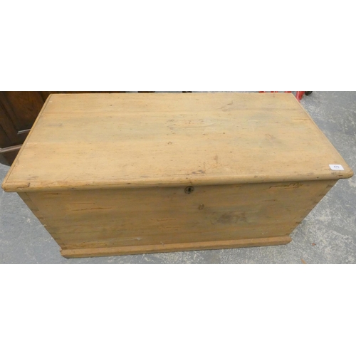 478 - Large antique pine bedding box. 97cm wide.