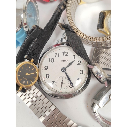 102 - Bag of vintage quartz and manual wind watches to include a Casio LCD watch, Citron etc.