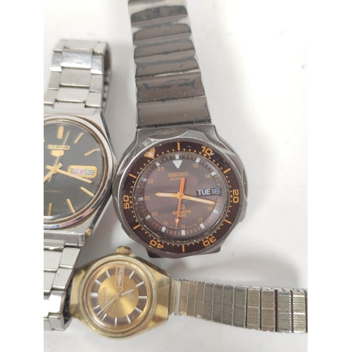 105 - Three Seiko watches to include a Seiko 5 Automatic 6309-8970, a Seiko Quartz Sports 100, and a ladie... 