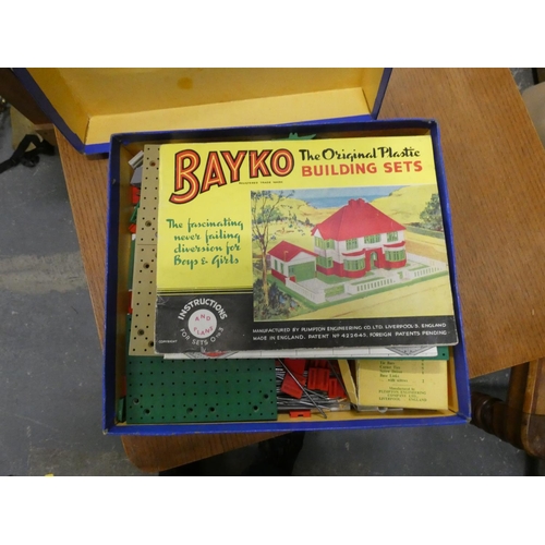 64 - Boxed Bakyo building set.