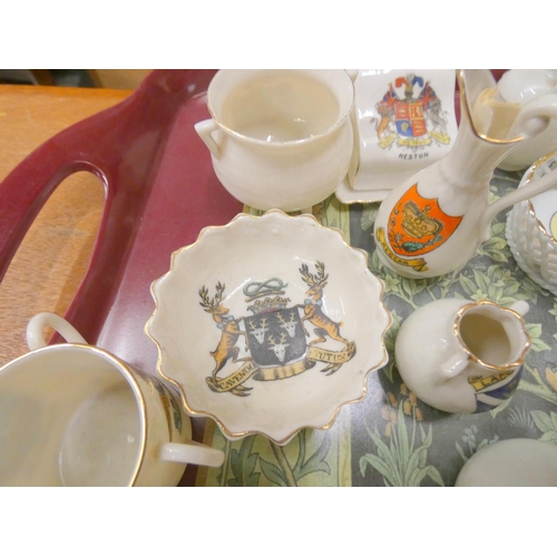 91 - Tray of vintage crested ware including Goss, Arcadian etc.