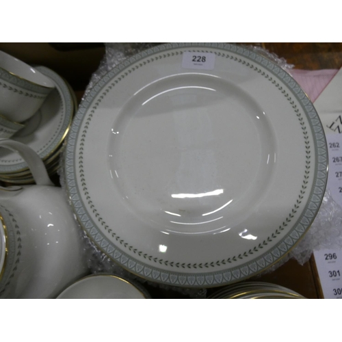 228 - Royal Doulton, Berkshire dinner service.