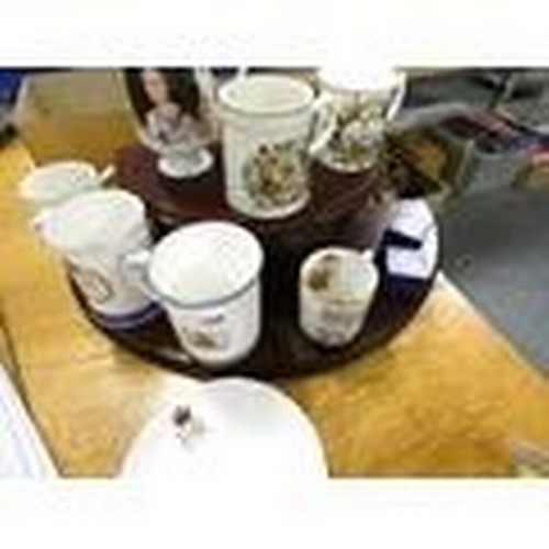 248 - Collection of commemorative mugs, crested ware and other decorative items. Also various commemorativ... 