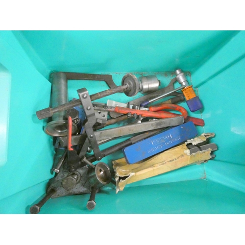 303 - Box of various workshop tools including pullers.