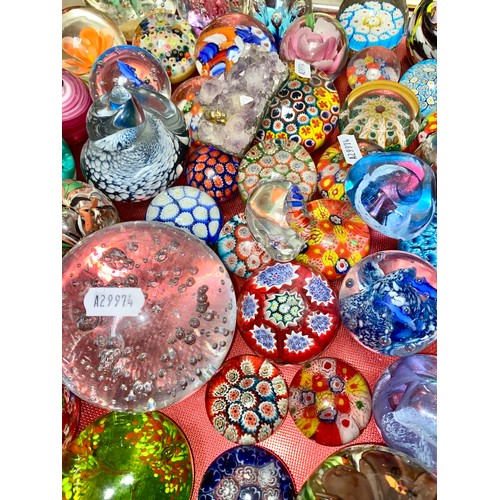 243 - Tray containing Perthshire and other glass paperweights