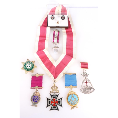 389 - Masonic jewels to include a rose croix jewel in the form black and white eagle holing sword with nam... 