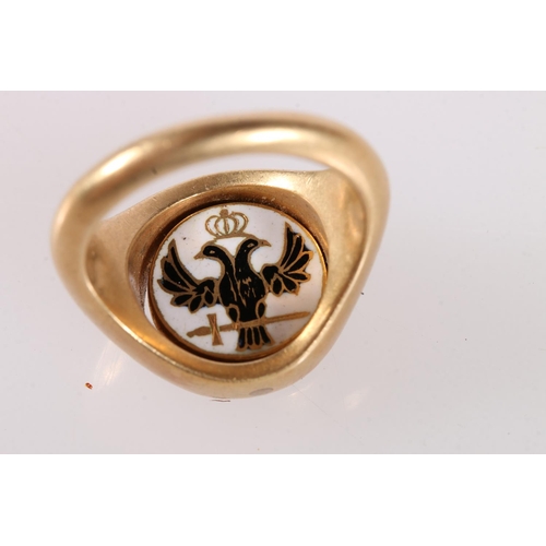 390 - Gents 18ct gold signet ring with enamel Knight's Templar Maltese cross and eagle and sword to the re... 