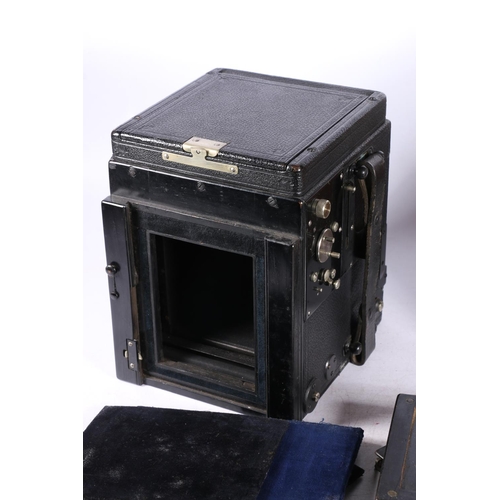 27 - London Stereoscopic Company box camera with Carl Zeiss Jena 73818 Pinar 1:3,8 f=160mm lens, camera m... 